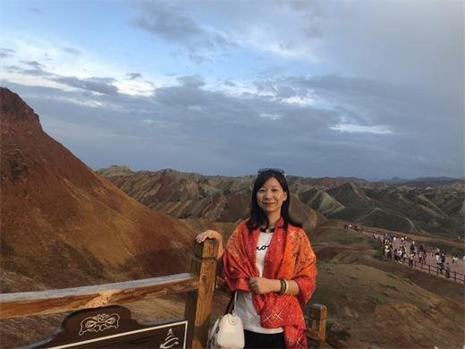 G:\宏运教师风采汇总初稿\美图后照片\王晓蓉.jpg
