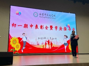 一群人站在台上

AI 生成的内容可能不正确。