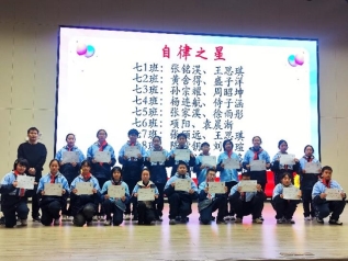 一群人站在台上

AI 生成的内容可能不正确。