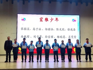 一群人站在台上

AI 生成的内容可能不正确。